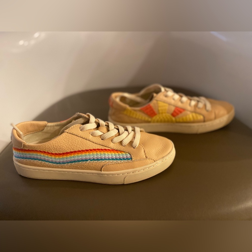 Saludos “chill out” rainbow Sun sneakers 6.5